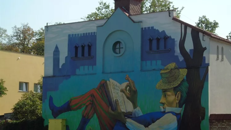 Mural „Księżak z książką”