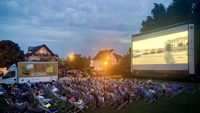 Kino na leżakach
