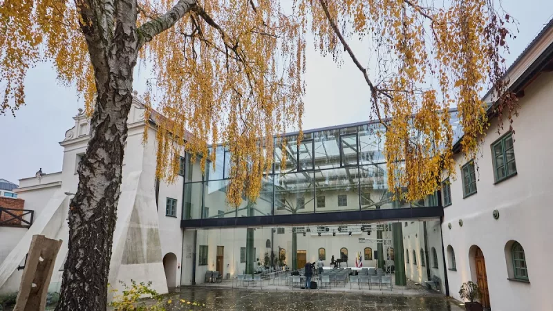 Centrum Idei "Ku Demokracji" w Piotrkowie Trybunalskim - Veritas Campus