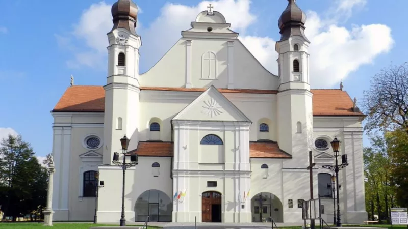 Kościół kolegiacki pw. Niepokalanego Poczęcia Najświętszej Maryi Panny i św. Michała Archanioła w Łasku