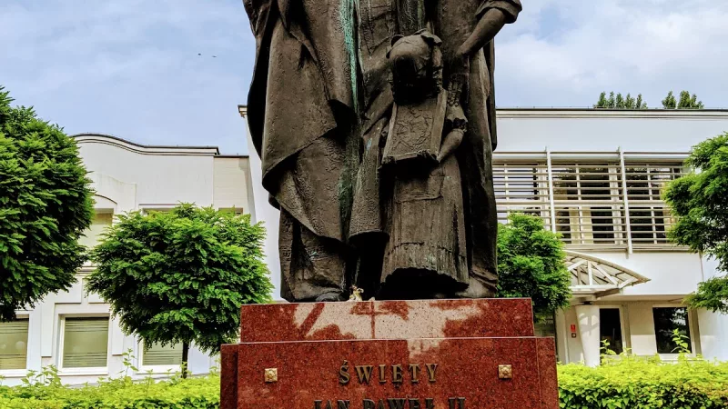 Pomnik Jana Pawła II w Wieluniu